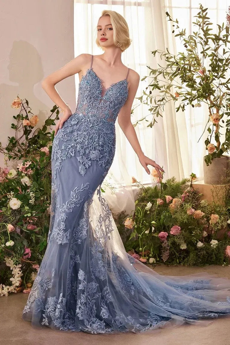 Robe de soirée Weitese Dreamy bleu poudré, détails transparents en dentelle et silhouette sirène